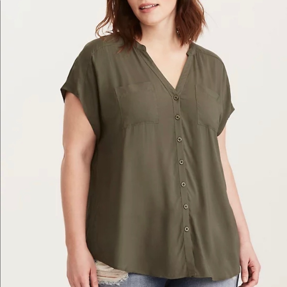Torrid Army Green Top/Blouse Short Sleeved Size 1